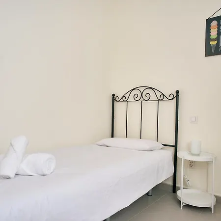 Work & Pet Friendly Urban Next To The Apartman *