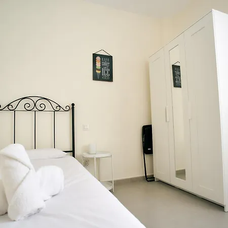 Work & Pet Friendly Urban Next To The *