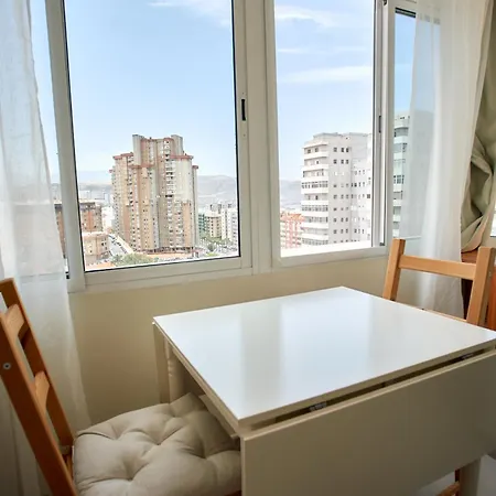 Work & Pet Friendly Urban Next To The Apartment