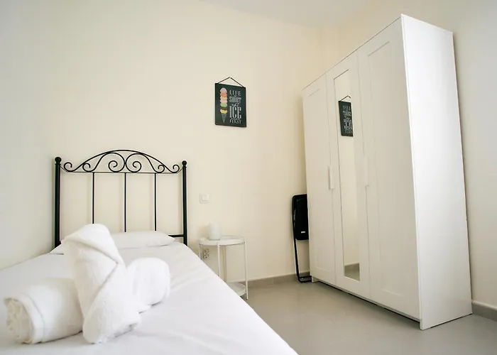 Work & Pet Friendly Urban Next To The *